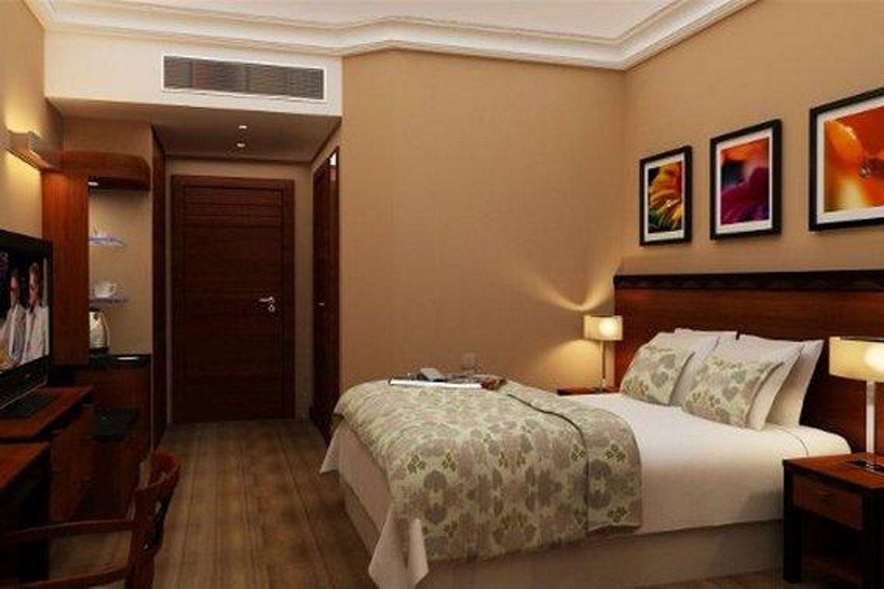 Jiyeh Marina Resort Hotel & Chalets 지예 외부 사진