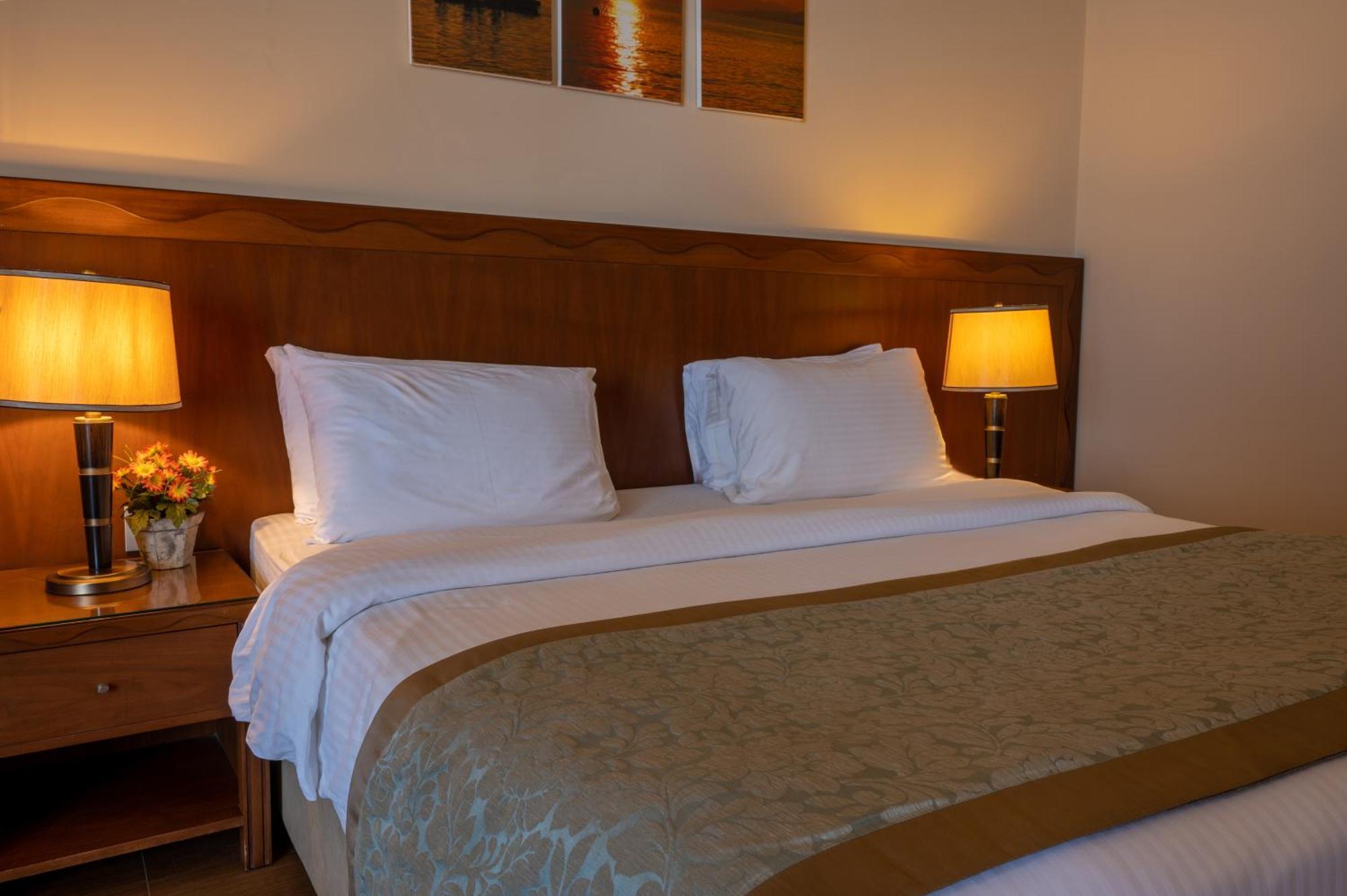 Jiyeh Marina Resort Hotel & Chalets 지예 외부 사진