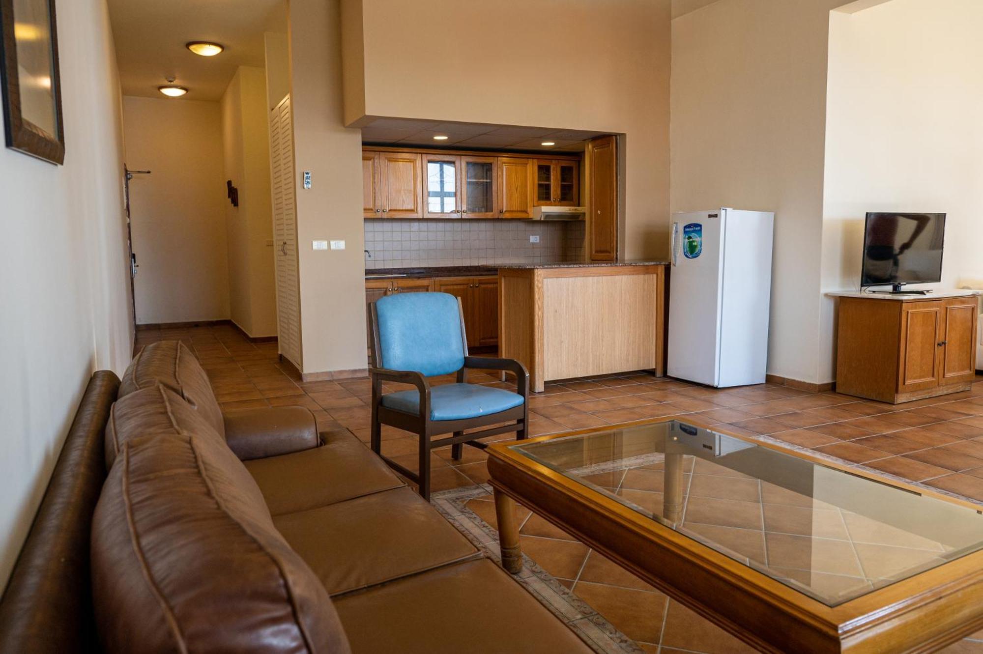 Jiyeh Marina Resort Hotel & Chalets 지예 외부 사진