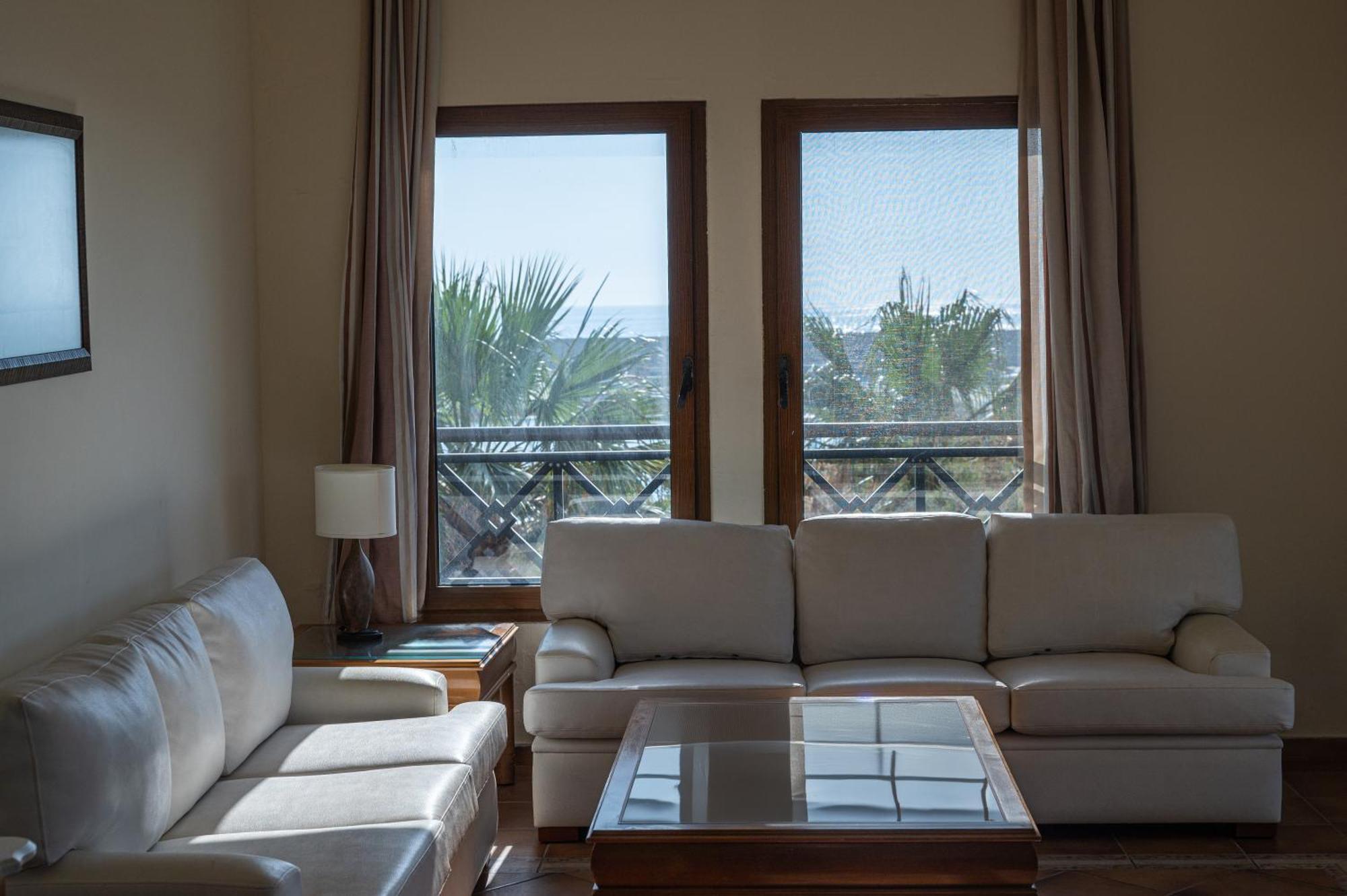Jiyeh Marina Resort Hotel & Chalets 지예 외부 사진