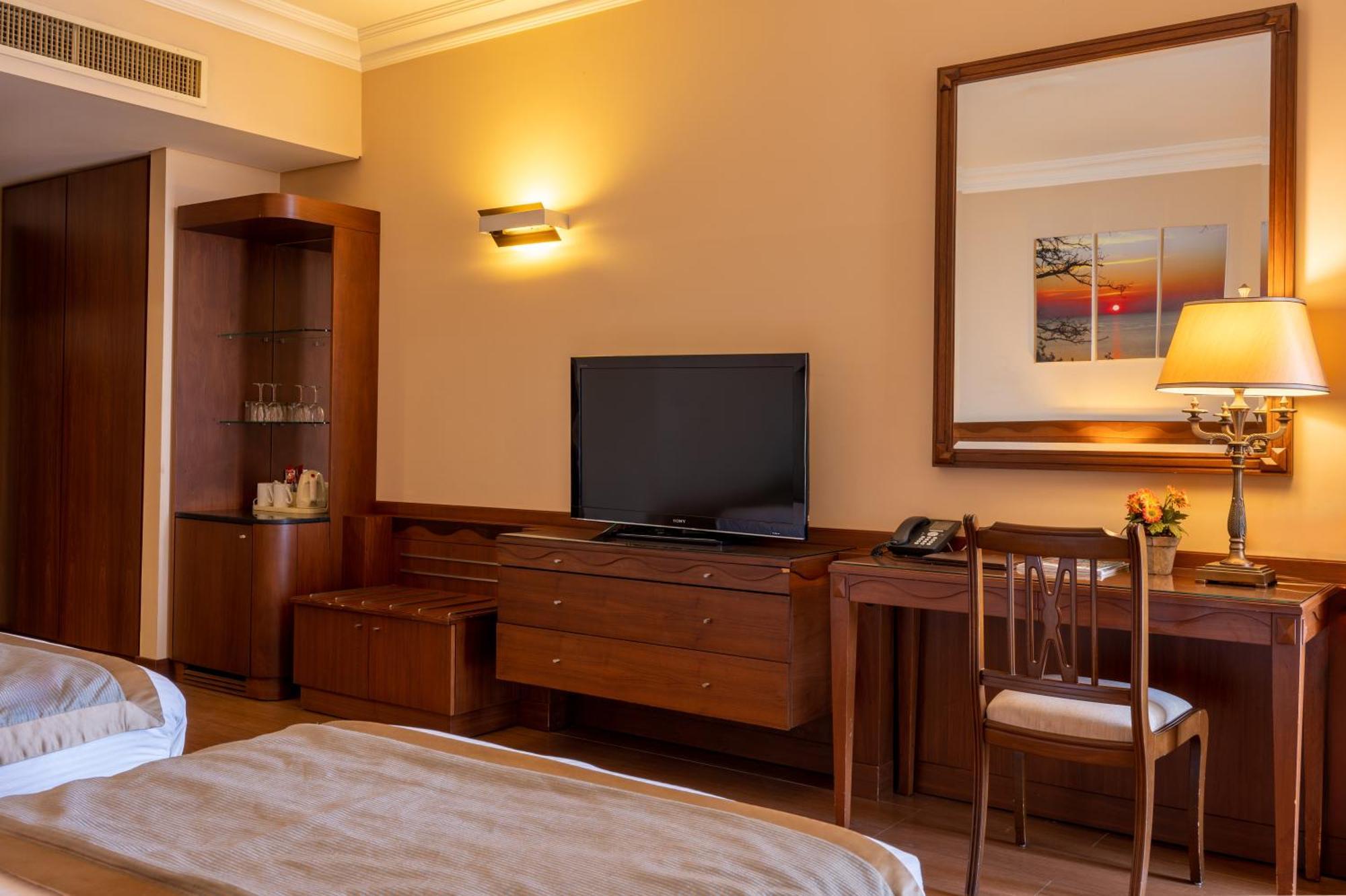 Jiyeh Marina Resort Hotel & Chalets 지예 외부 사진