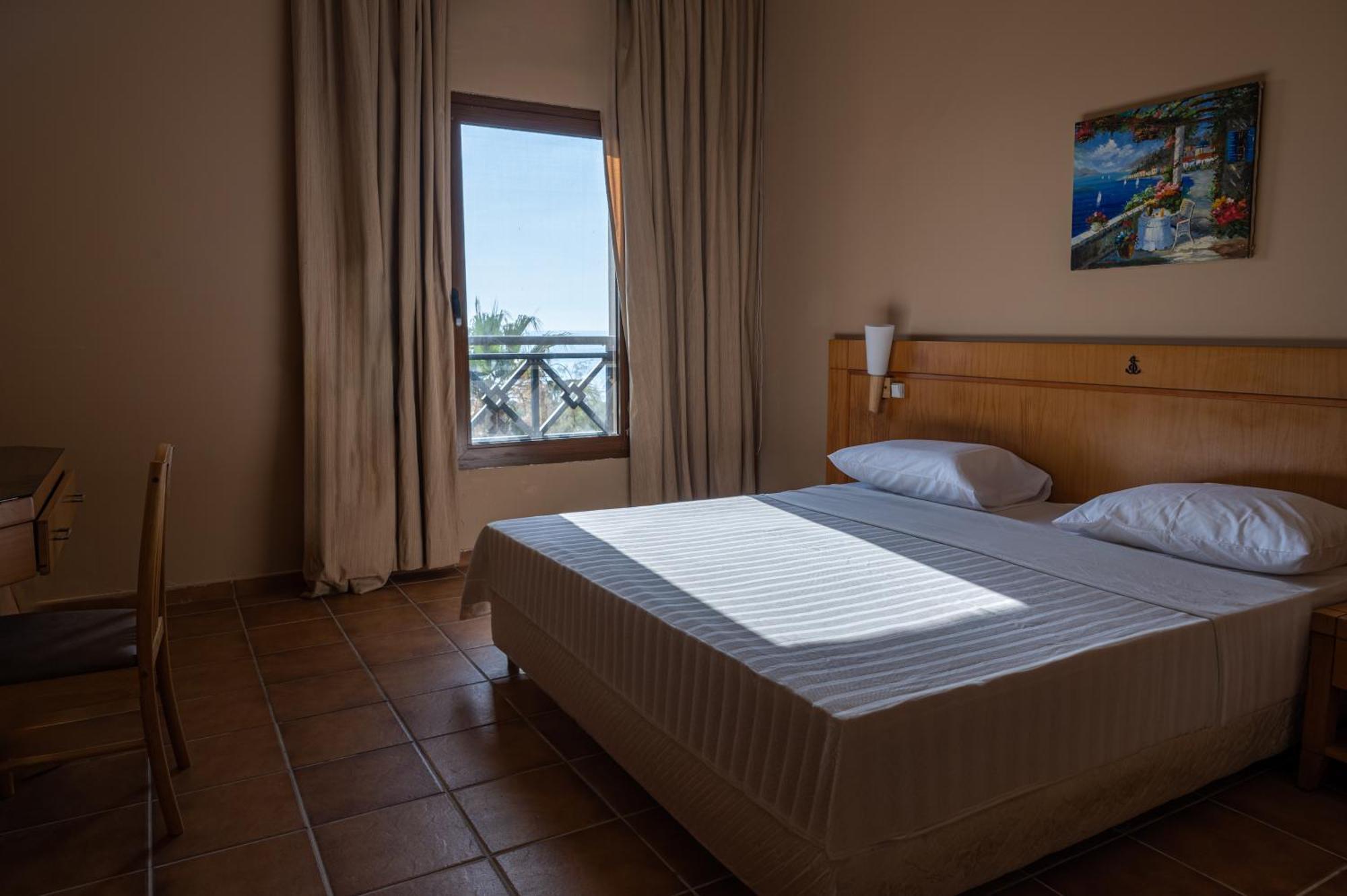 Jiyeh Marina Resort Hotel & Chalets 지예 외부 사진