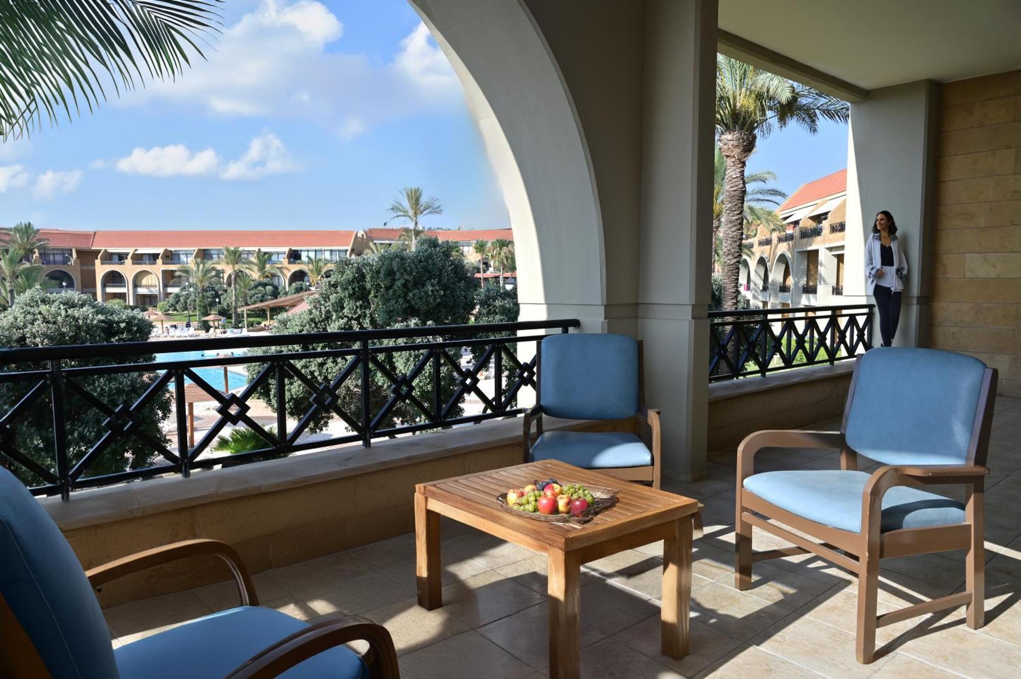 Jiyeh Marina Resort Hotel & Chalets 지예 외부 사진