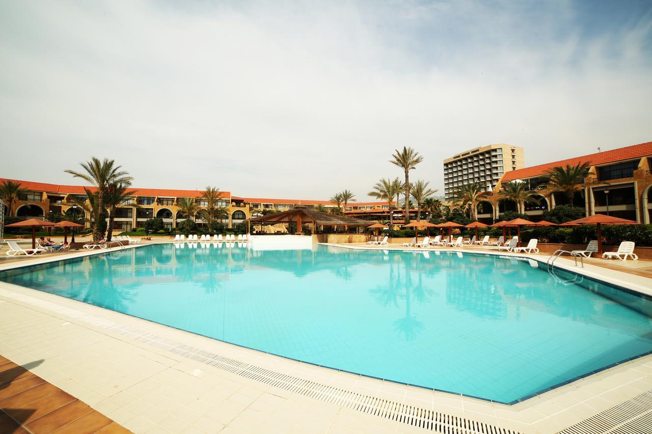 Jiyeh Marina Resort Hotel & Chalets 지예 외부 사진