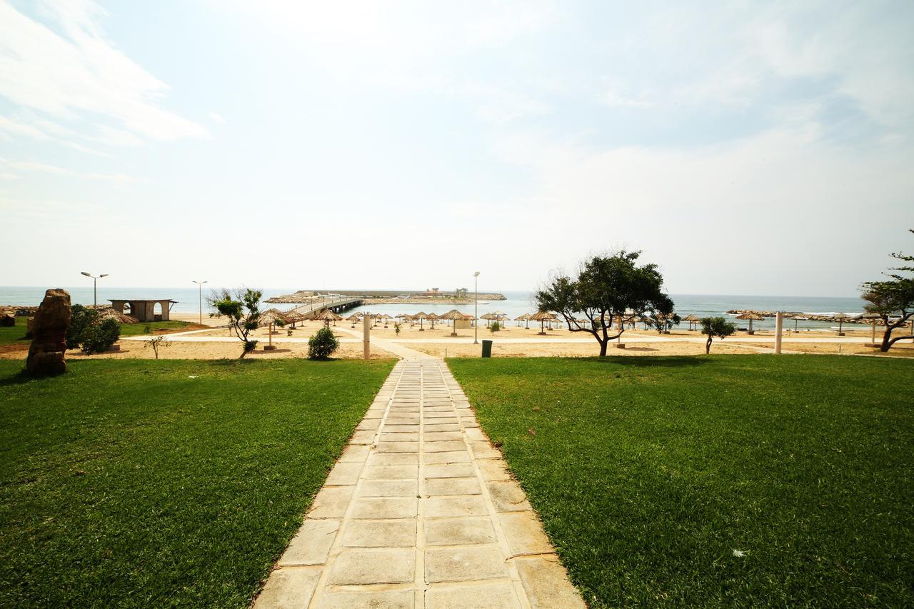 Jiyeh Marina Resort Hotel & Chalets 지예 외부 사진