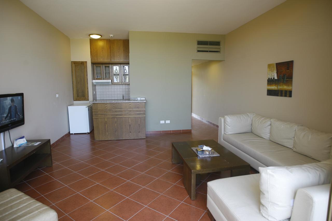 Jiyeh Marina Resort Hotel & Chalets 지예 외부 사진