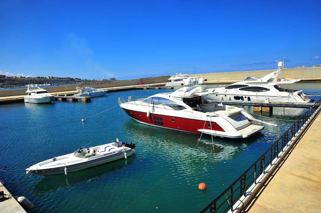 Jiyeh Marina Resort Hotel & Chalets 지예 외부 사진